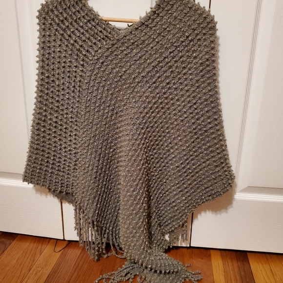 no brand Sweaters - Gray with gold thread poncho